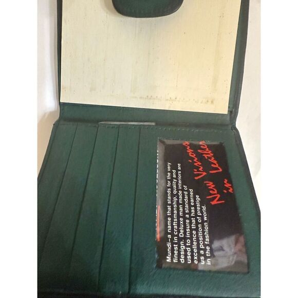 Mundi Women's Leather Bi-fold Multiple Card Slots Wallet Green OS NWOT - Picture 3 of 8